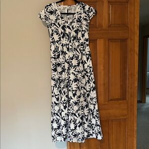 Caslon V- Neck Ruffle Floral Dress - size S
